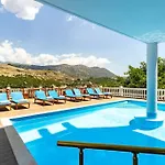 Luxury Room 2 - Vila Goro W Pool, Parking And More
